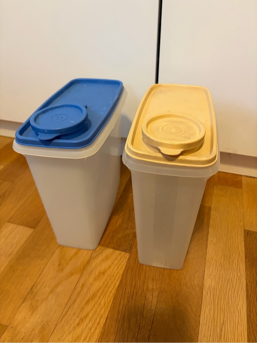Set of two Tupperware cereal containers blue and tan lids
